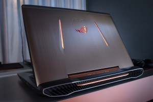 Laptopy do gier mogą się nagrzewać nawet do temperatury 40-50 stopni więc warto zwrócić na to uwagę przy zakupie